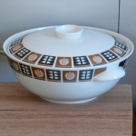 Vintage schaal met deksel en figuurtjes